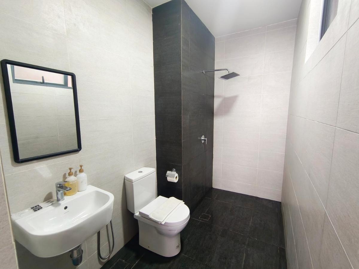 One Bedroom Troika Kota Bharu By Aghome, Modern Design Exteriör bild